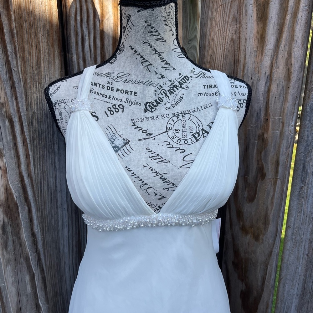 NWT Davids Bridal Galina Ivory Elegant Wedding Dress Size 4 - Picture 3 of 12